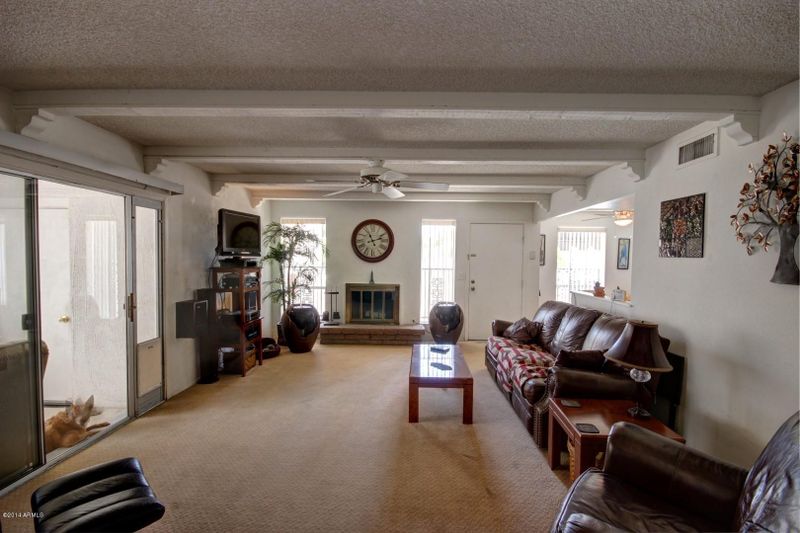 618 E Calavar Rd, Phoenix, AZ 85022
