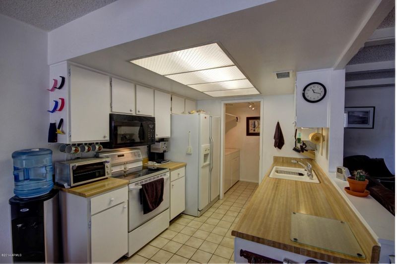 618 E Calavar Rd, Phoenix, AZ 85022