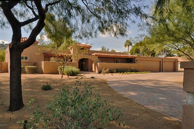 618 W Moon Valley Dr, Phoenix, AZ 85023