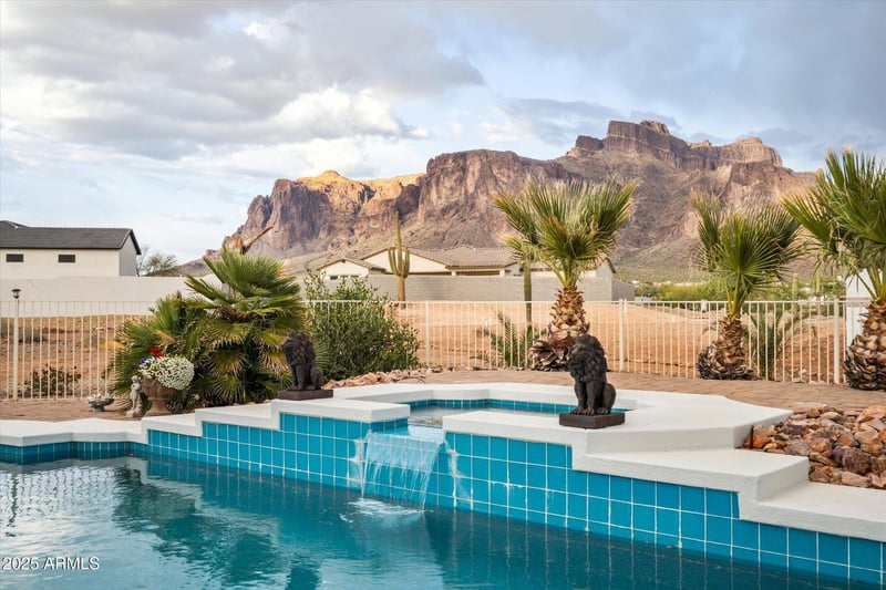 619 N Sun Rd, Apache Junction, AZ 85119