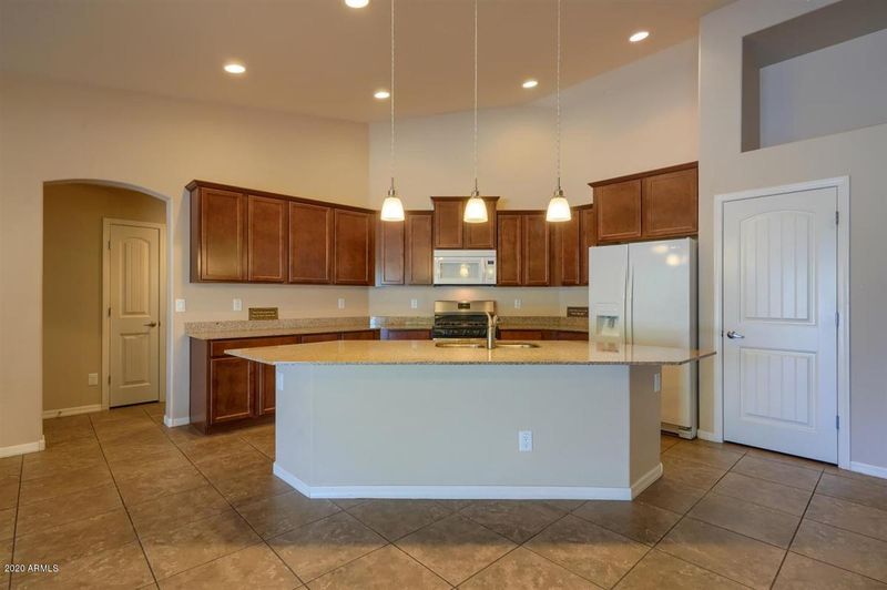 6193 N 75th Dr, Glendale, AZ 85303
