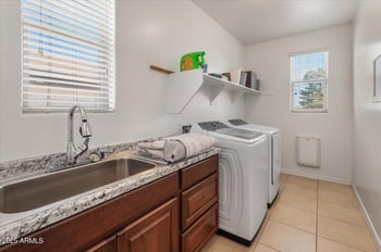 62 Hackberry Ave, San Tan Valley, AZ 85140