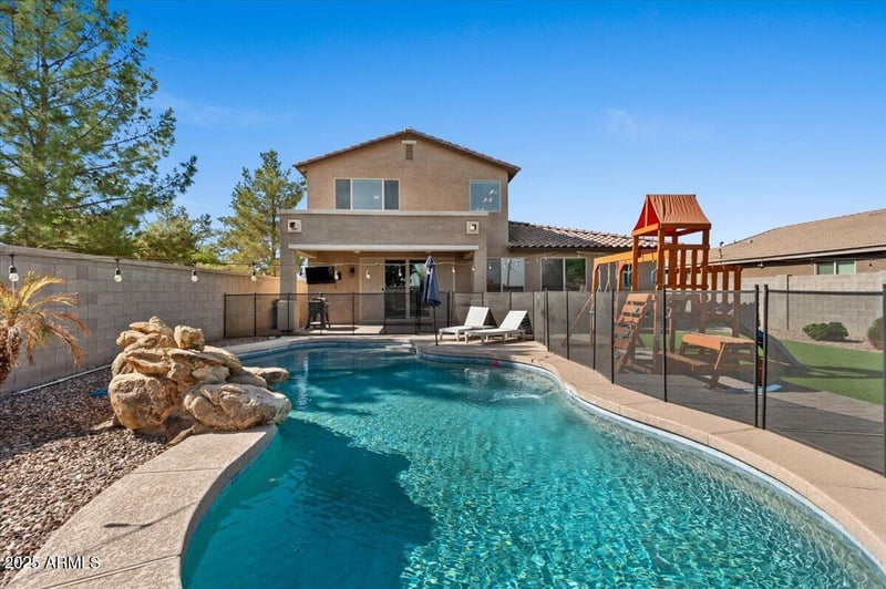 62 Hackberry Ave, San Tan Valley, AZ 85140