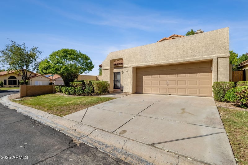 62 Ranch Rd, Tempe, AZ 85284