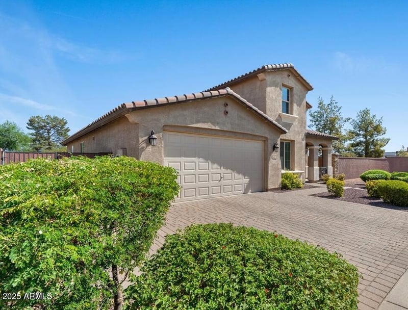 62 Hackberry Ave, Queen Creek, AZ 85140