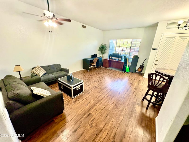 620 Hawk Cir, Gilbert, AZ 85234