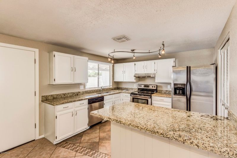 6201 W Zoe Ella Way, Glendale, AZ 85306