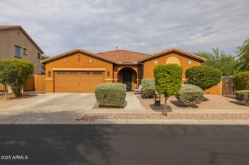 6203 75th Dr, Glendale, AZ 85303