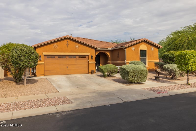 6203 75th Dr, Glendale, AZ 85303