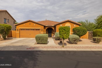 6203 75th Dr, Glendale, AZ 85303
