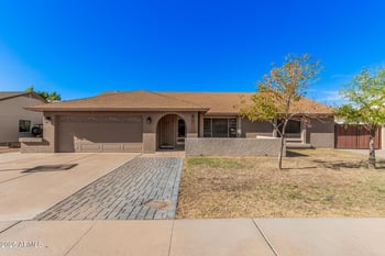 6210 Desert Hills Dr, Glendale, AZ 85304