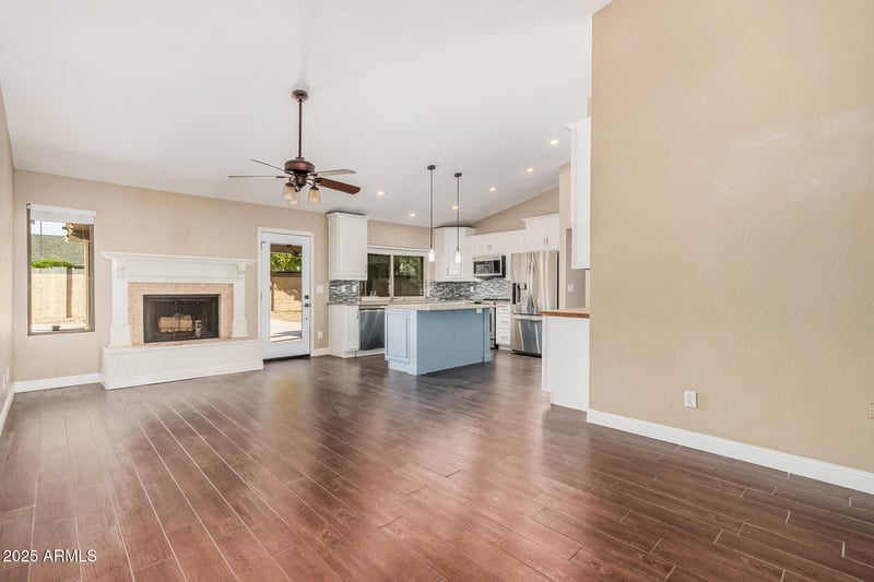 6210 Desert Hills Dr, Glendale, AZ 85304