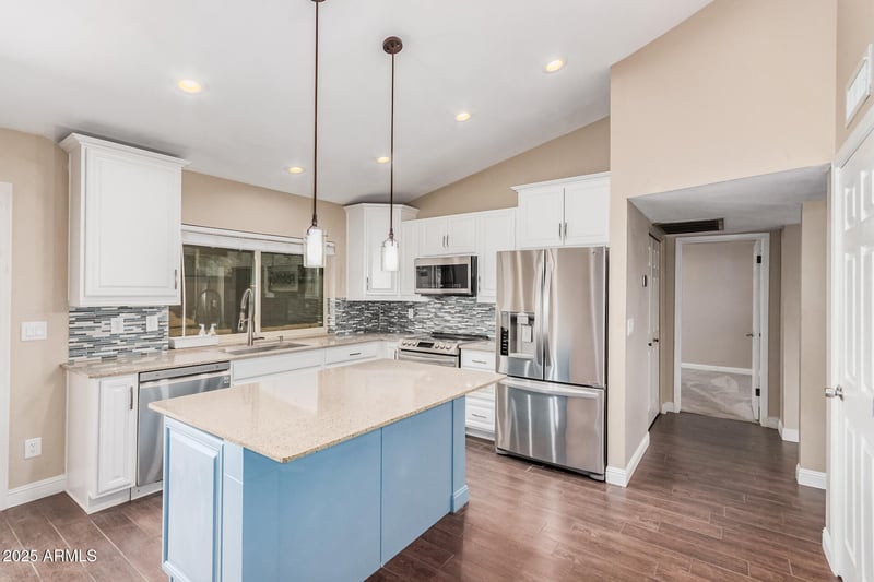 6210 Desert Hills Dr, Glendale, AZ 85304