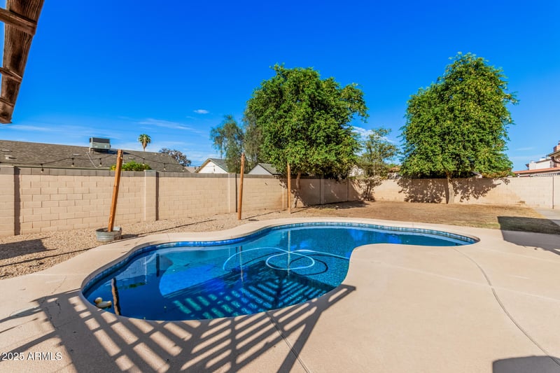 6210 Desert Hills Dr, Glendale, AZ 85304