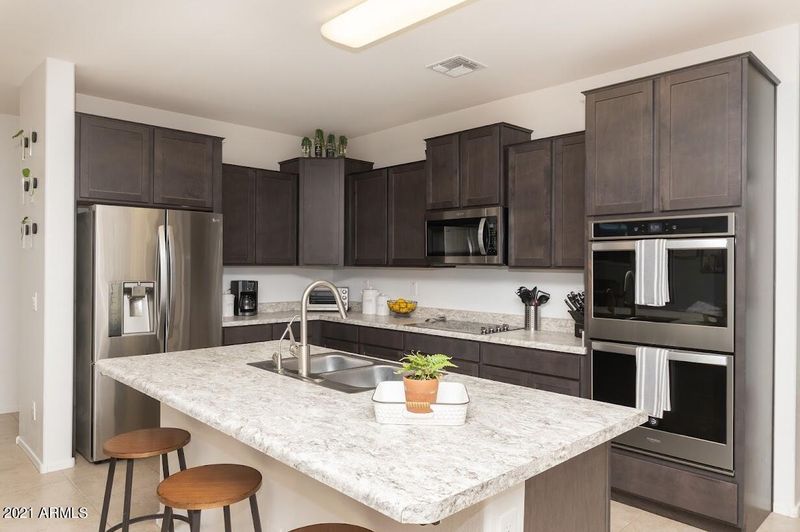 6211 W Freeway Ln, Glendale, AZ 85302