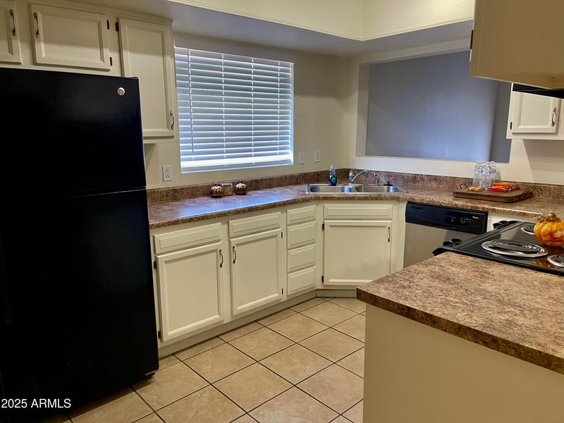 6212 Tierra Buena Ln, Glendale, AZ 85306