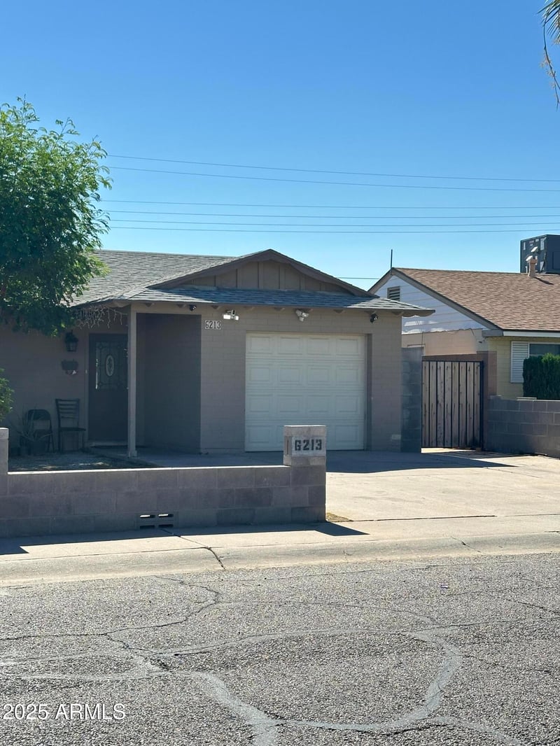 6213 Earll Dr, Phoenix, AZ 85033