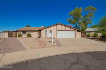 6214 Zoe Ella Way, Glendale, AZ 85306