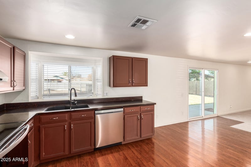 6214 Zoe Ella Way, Glendale, AZ 85306