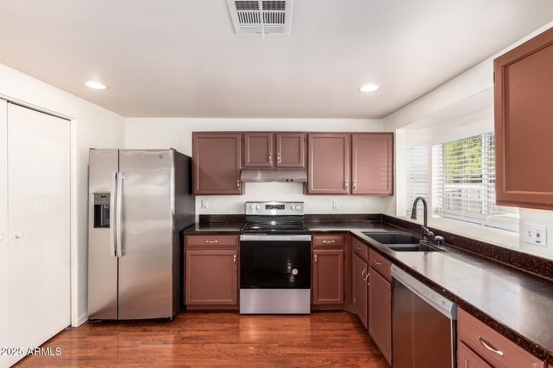 6214 Zoe Ella Way, Glendale, AZ 85306