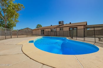 6214 Zoe Ella Way, Glendale, AZ 85306