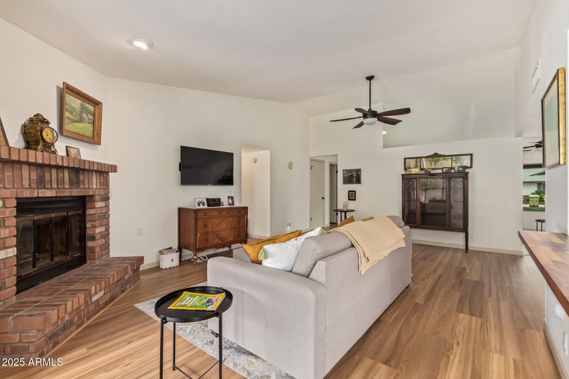 6218 Surrey Ave, Glendale, AZ 85304