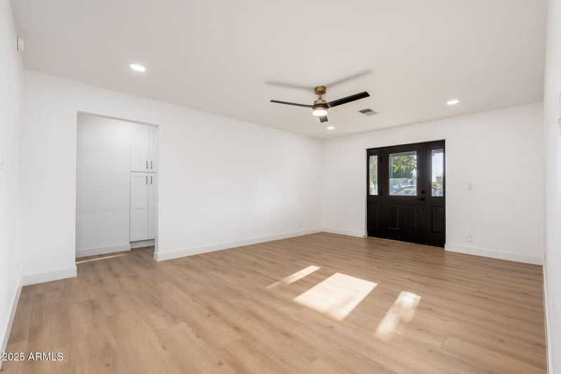 6221 20th Ln, Phoenix, AZ 85015