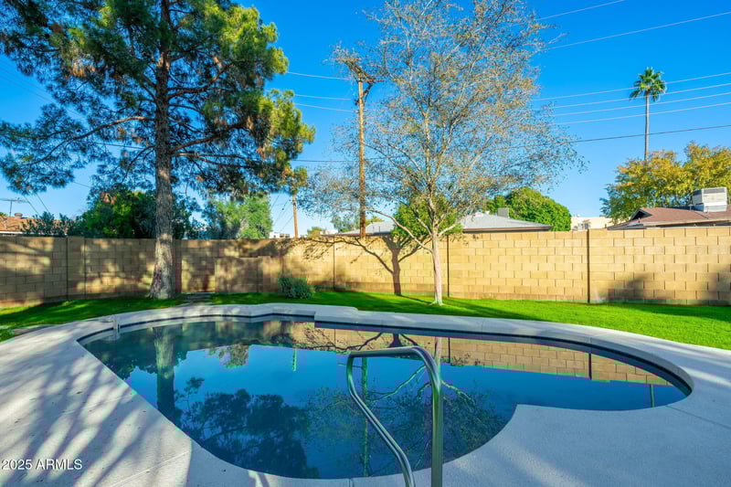 6221 20th Ln, Phoenix, AZ 85015