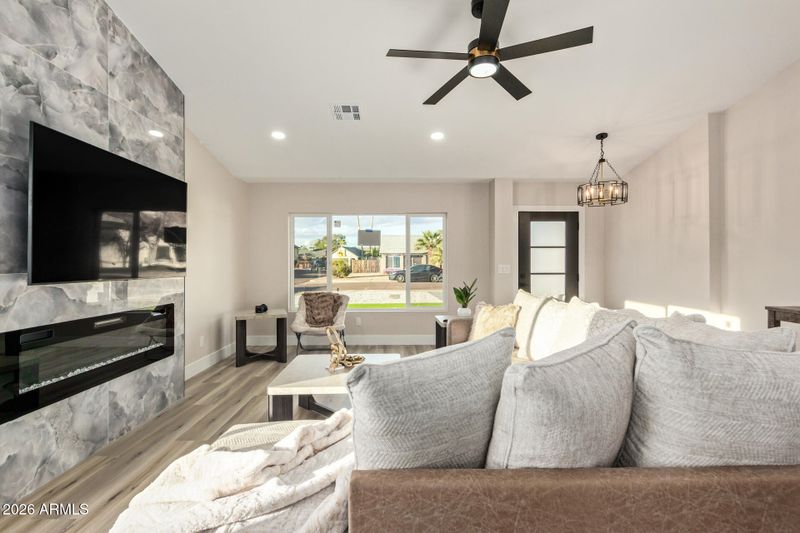 6221 W Comet Ave, Glendale, AZ 85302