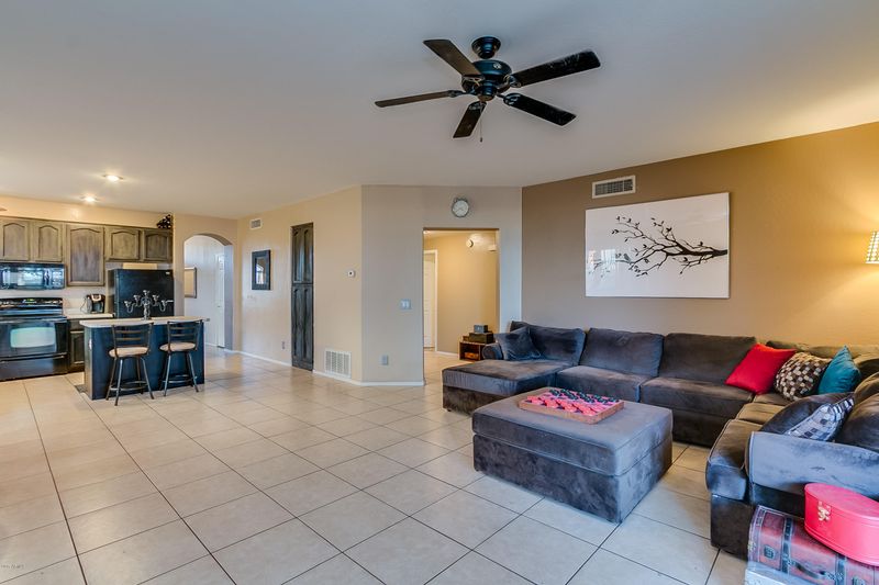 6222 W Echo Ln, Glendale, AZ 85302