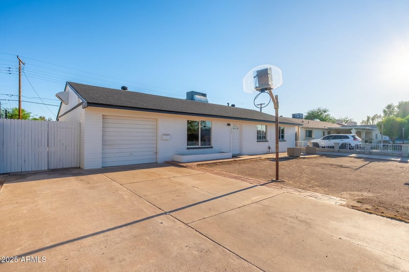 6223 Earll Dr, Phoenix, AZ 85033