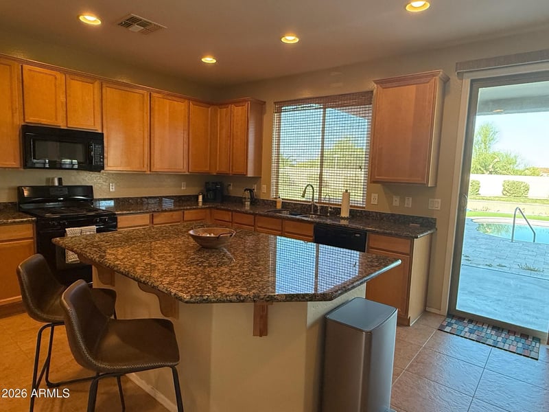 6228 77th Dr, Glendale, AZ 85303