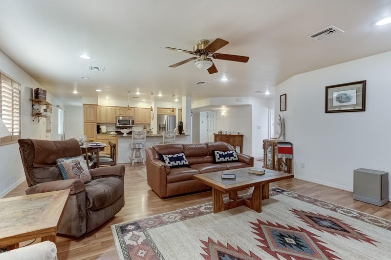 6231 E Earll Dr, Scottsdale, AZ 85251
