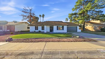 6233 Desert Hills Dr, Glendale, AZ 85304