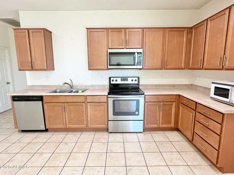 6237 Orchid Ln, Glendale, AZ 85302