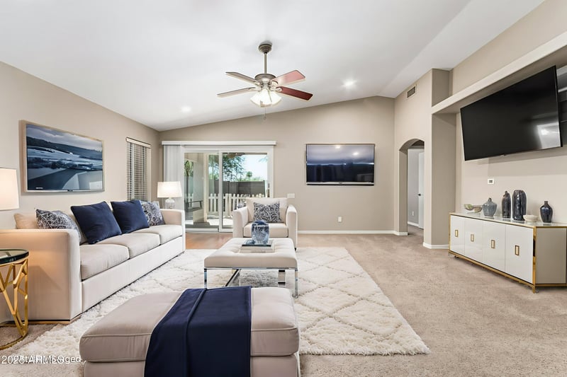 6241 Blackhawk Dr, Glendale, AZ 85308