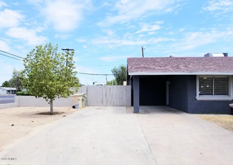 6242 W Stella Ln, Glendale, AZ 85301