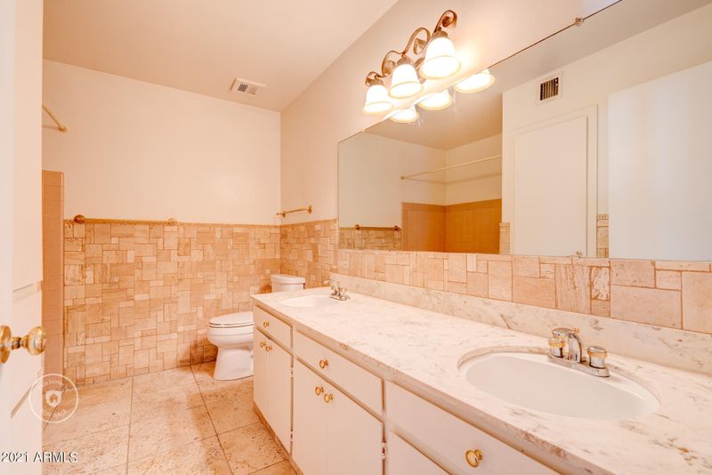 6243 W Camelback Rd, Phoenix, AZ 85033