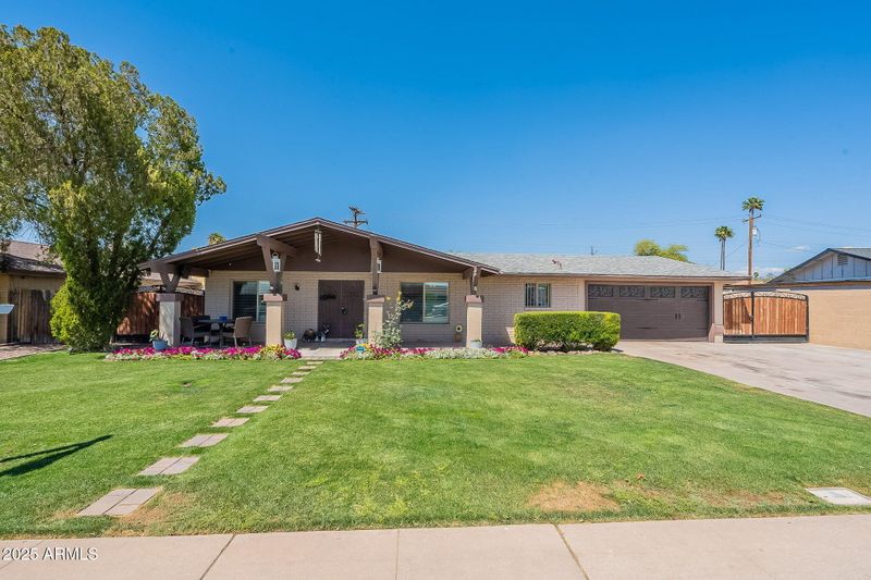 6244 W Clouse Dr, Phoenix, AZ 85033