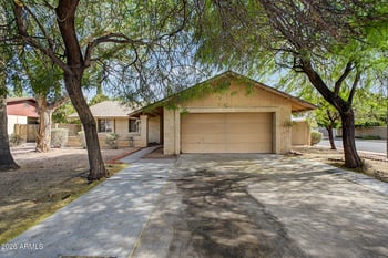 6245 Princess Dr, Mesa, AZ 85205