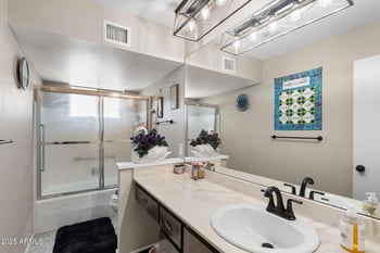 6249 University Dr, Mesa, AZ 85205