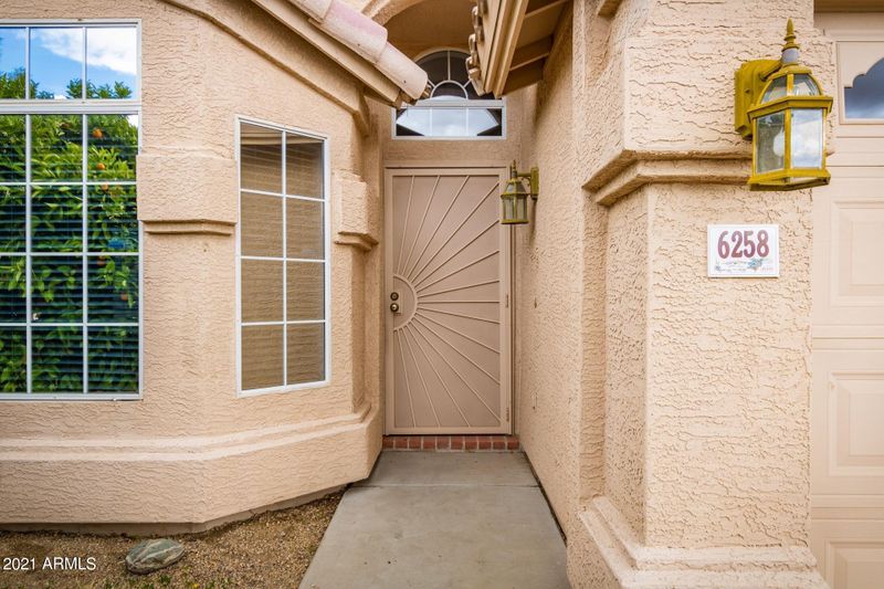 6258 W Blackhawk Dr, Glendale, AZ 85308