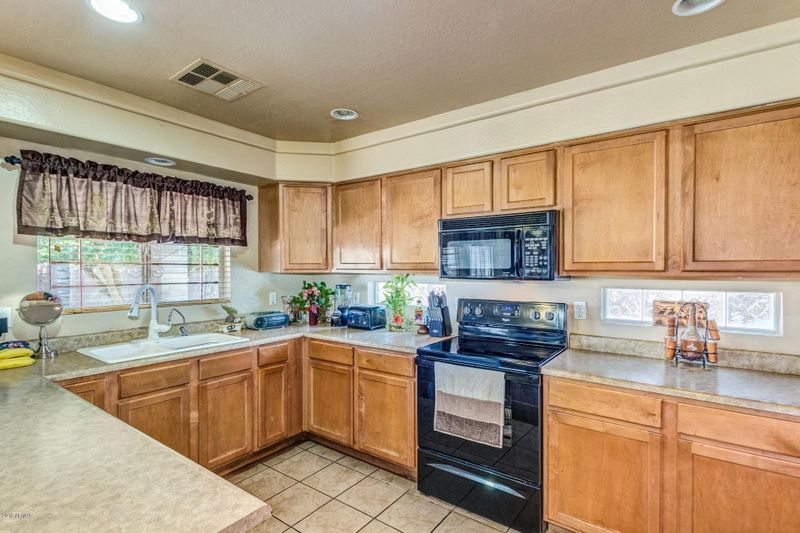6263 N 76th Dr, Glendale, AZ 85303