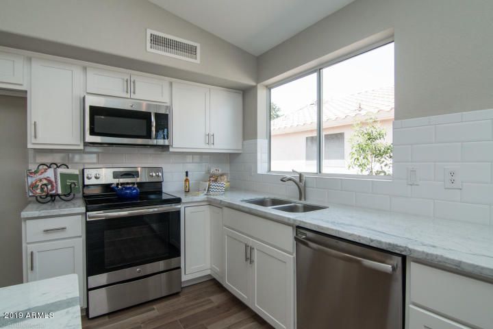 6266 W Blackhawk Dr, Glendale, AZ 85308