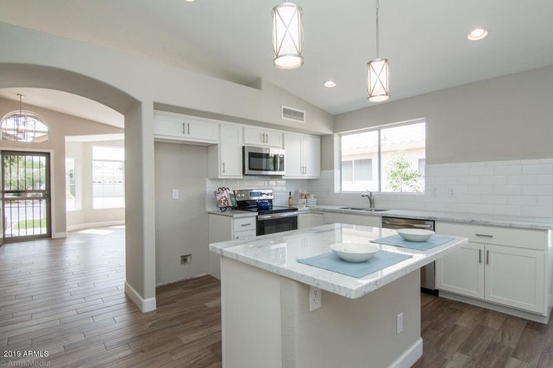 6266 W Blackhawk Dr, Glendale, AZ 85308