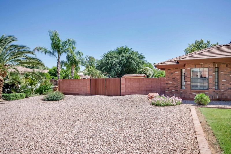 627 E Desert Ln, Gilbert, AZ 85234