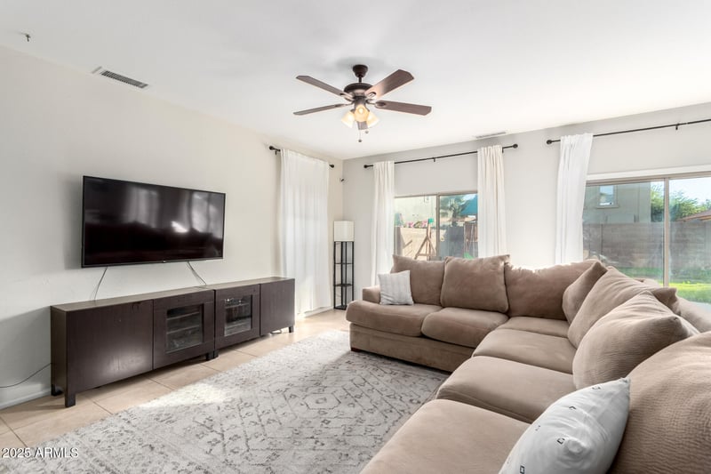 627 Oak Tree Ln, San Tan Valley, AZ 85143