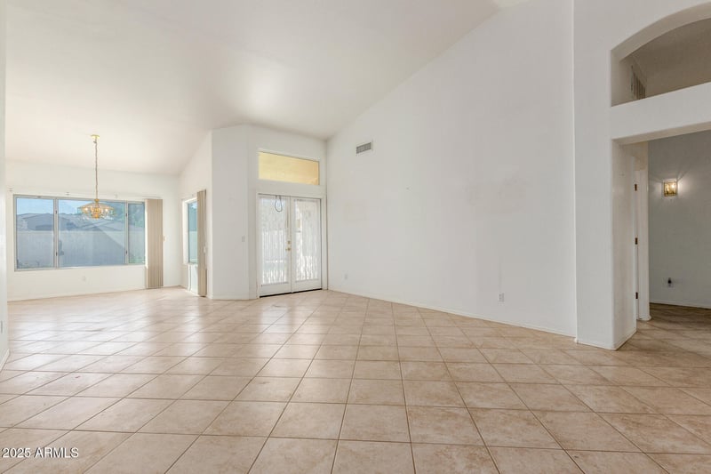 6279 Louise Dr, Glendale, AZ 85310