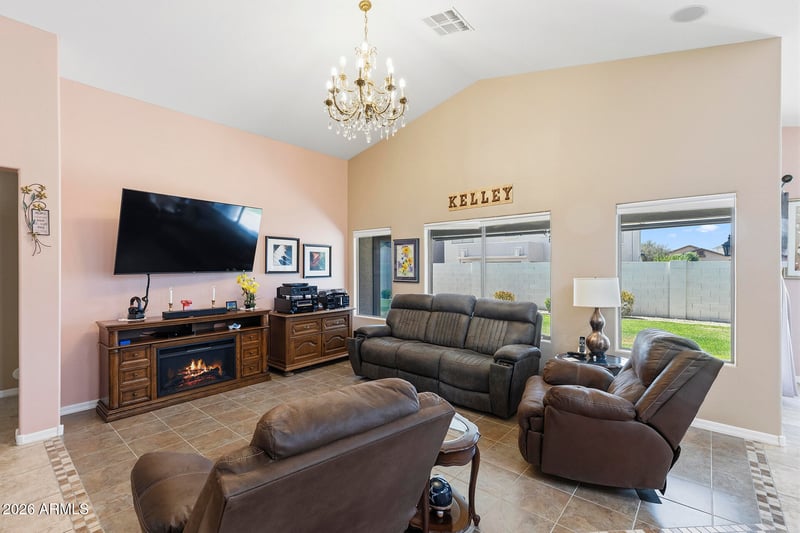 629 W Desert Valley Dr, San Tan Valley, AZ 85143