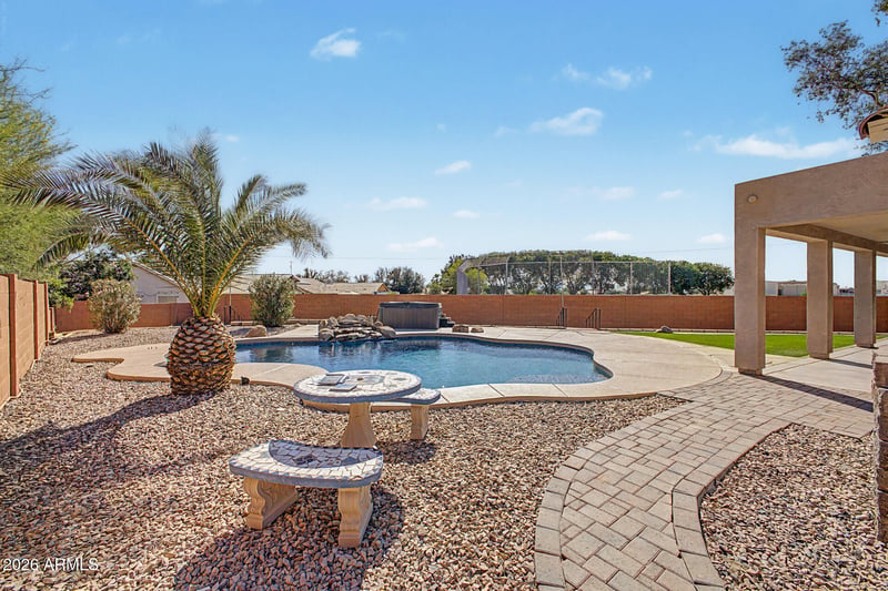 6302 69th Dr, Glendale, AZ 85303